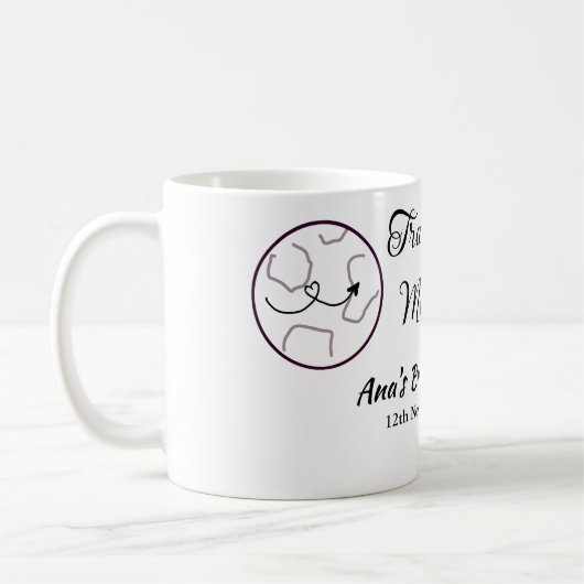 旅行用ブライズシャワーのネームカードの日付をミスからミセス・シムに変更 コーヒーマグカップ (左)