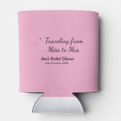 旅行用ブライズシャワーの名札 日付をミスからミセスシムに変更 缶クーラー (裏面)