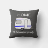 旅行 ヴァケーション キャラバン ホーム ファミリー モノグラム クッション (裏面)