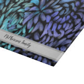 旋パーソナライズされた回するモダンティール(緑がかった色)と青い花びら  カッティングボード (角)