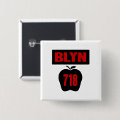 旗が付いている大きいAppleのBLYN 718の内部、2色 缶バッジ (正面&裏面)