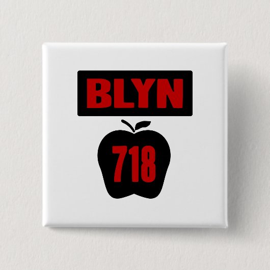 旗が付いている大きいAppleのBLYN 718の内部、2色 缶バッジ (正面)