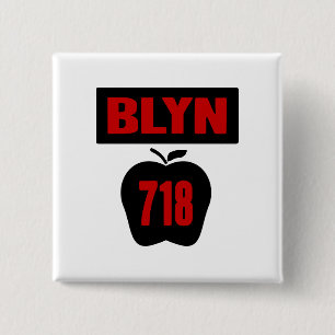 旗が付いている大きいAppleのBLYN 718の内部、2色 缶バッジ