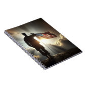 旗に敬礼するアメリカの兵士 ノートブック (右側)