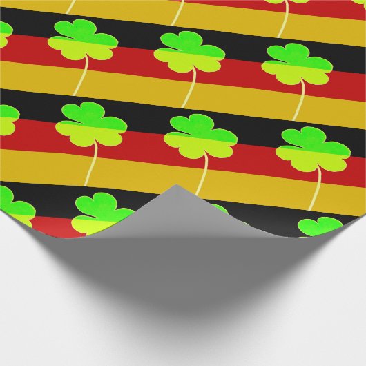 旗のシャムロックのクローバーのセントパトリックのアイルランドのドイツのおもしろい ラッピングペーパー (角)