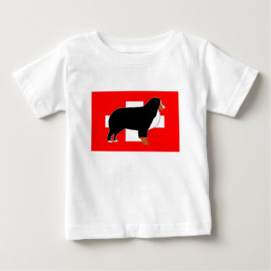 旗の上のバーニーズ・マウンテン・ドッグのシルエット 錆びた色 ベビーTシャツ