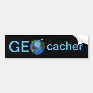 旗のGeocachingのカスタム車が付いているGeocacherの地球 バンパーステッカー