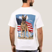 旗のTシャツを持つベルギー人Malinois Tシャツ (裏面)