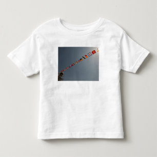 旗はイオー・ジマのデッキに飛びます トドラーTシャツ