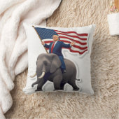 旗を持って象に乗るトランプ クッション (ブランケット)