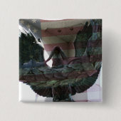 旗を持つ愛国心が強いワシ 缶バッジ (正面)