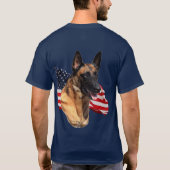 旗を持つ(犬)ドーベルマン・ピンシェルおよびベルギー人Malinois Tシャツ (裏面)
