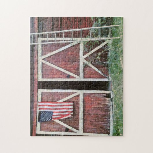 旗及び果樹園の梯子が付いている旧式で赤い納屋の大戸 ジグソーパズル (縦)