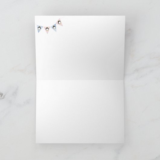 旗布の挨拶状を持つかわいいペンギン カード (内部)