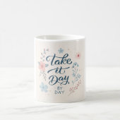 日々のマグカップを取る – 引用文やる気を起こさせるコーヒー コーヒーマグカップ (中央)