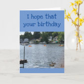 日々の美しさで、湖に面した*誕生日** カード (黄色い花)