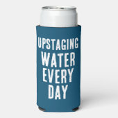 日おもしろい々の水の更新 – 青と白 スリム缶クーラー (Seltzer裏面)