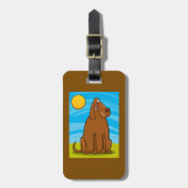 日おもしろいに座る大きな茶色の犬 ラゲッジタグ (正面縦)