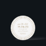 日が差すことモダン セーブザデート<br><div class="desc">手描きの日が差すこと枠とタイエレガントプの組み合わせを特徴とし、この保存の日付カードは愛する人にスタイリッシュあなたの日付を発表する方法である。背面に追加情報を追加する。</div>