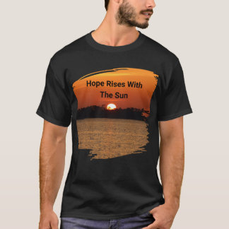 日が当たって希望が立つ Tシャツ