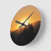 日が昇る時間か設定する時間か? ラウンド壁時計 (傾斜)