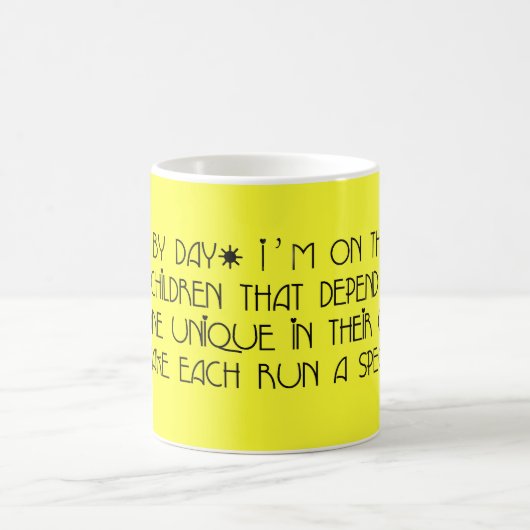 日ごとのバスのアシスタント コーヒーマグカップ (中央)