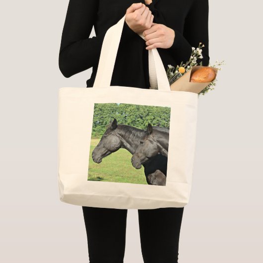 日なたの草原の黒馬 ラージトートバッグ (正面(商品))