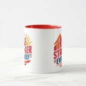 日に日に強くなる マグカップ (中央)