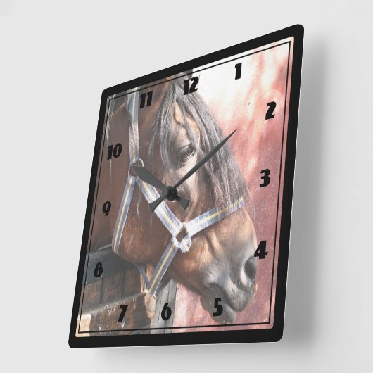日に照らさかわいらしれる厩舎のベイホース スクエア壁時計 (傾斜)