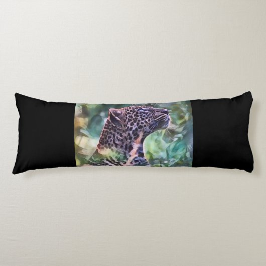 日に照らされたジャングルの中にいるヒョウ ボディピロー (正面)