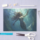 日に照らされたトンネルの中の人魚が上を泳いでいる 薄葉紙 (クラフト)