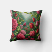 "日に照らされたバラガーデン:露にキスされた開花" クッション (裏面)