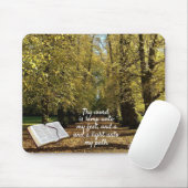 日に照らされた秋の道と聖書 マウスパッド (マウス)