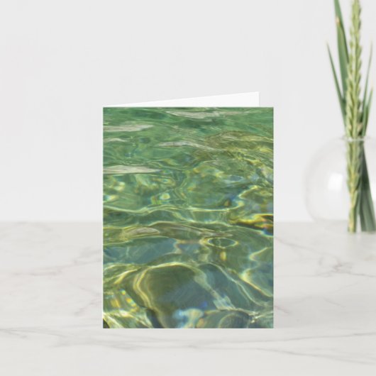 日に照らされた緑の渦巻く水のグリーティングカード カード (正面)
