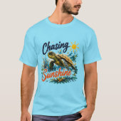 日の光を追うウミガメTシャツ Tシャツ (正面)