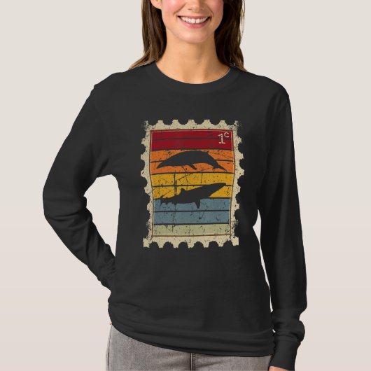 日の入りとクジラの切手 Tシャツ (正面)