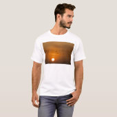 日の入りを飛ぶ鳥 Tシャツ (正面フル)