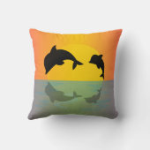 日の入り時に凍るイルカ クッション (裏面)