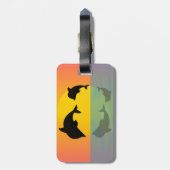 日の入り時に凍るイルカ ラゲッジタグ (裏面縦)