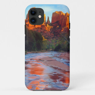 日の入り時のオーククリークに映るキャセドラルロック iPhone 11 ケース