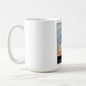 日の入り時のケープハッタラス灯台 コーヒーマグカップ (左)