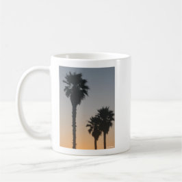 日の入り時のヤシの木 コーヒーマグカップ