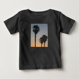 日の入り時のヤシの木 ベビーTシャツ