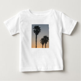 日の入り時のヤシの木 ベビーTシャツ