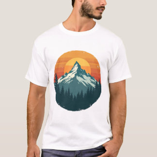 日の入り時の山のシルエット Tシャツ