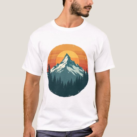 日の入り時の山のシルエット Tシャツ (正面)