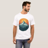 日の入り時の山のシルエット Tシャツ (正面フル)