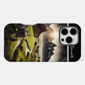 日の入り時の牧場のトラクター iPhoneケース (裏面横)