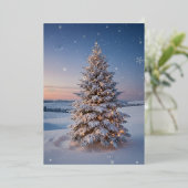 日の入り時の魔法の雪に覆われたクリスマスツリー 箔シーズンカード (立ち正面)
