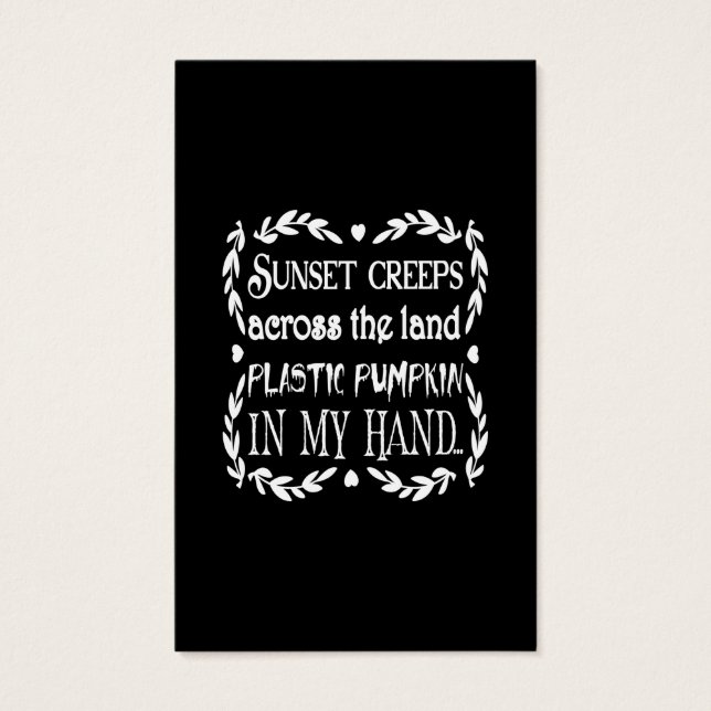 日の入り時はmのプラスティックのカボチャを横切る (正面)